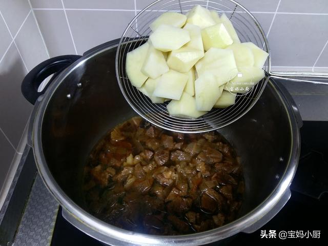 炖牛肉放什么调料？