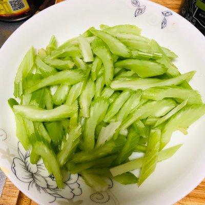 芹菜炒什么？