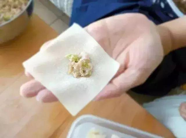 馄饨怎么包？