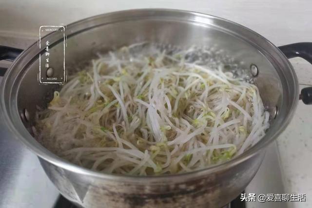 豆芽里面塞肉丝叫什么菜名，豆芽里塞肉丝叫什么名字