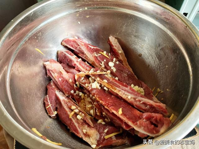 猪扇子骨在什么部位，过把瘾炒菜