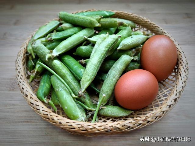 早餐鸡蛋羹配什么主食，整个鸡蛋蒸好还是煮好