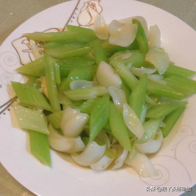 吃什么蔬菜对喉咙好，冬季嗓子发炎吃什么食物好