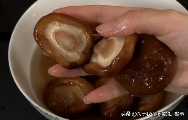 冬菇如此味美作者为什么，都是香菇，“鲜品干品”有啥不一样？老菇农：区别大，弄懂了再买