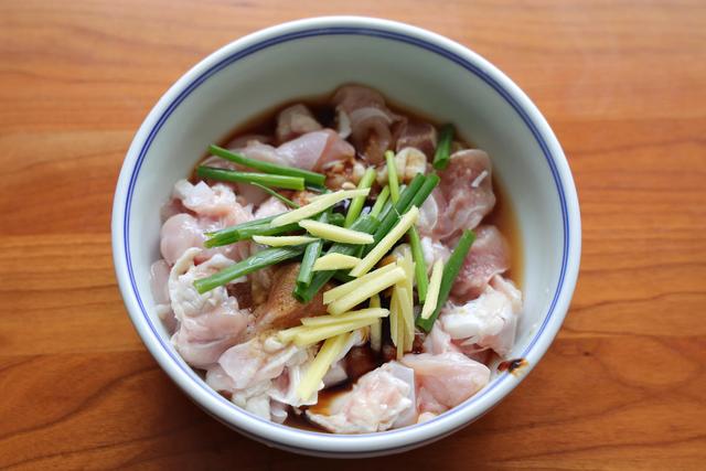 咖喱饭配什么好吃，土豆鸡腿咖喱饭的做法