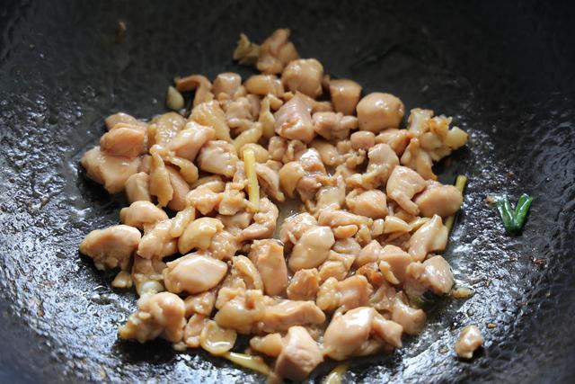 咖喱饭配什么好吃，土豆鸡腿咖喱饭的做法