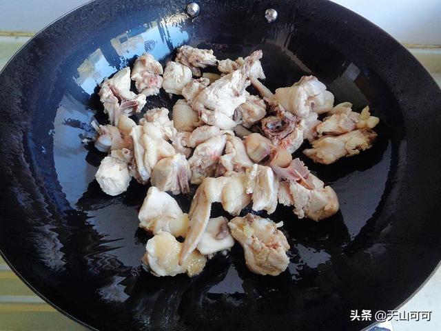 什么菜烧鸡最好吃，用什么菜烧鸡最好吃