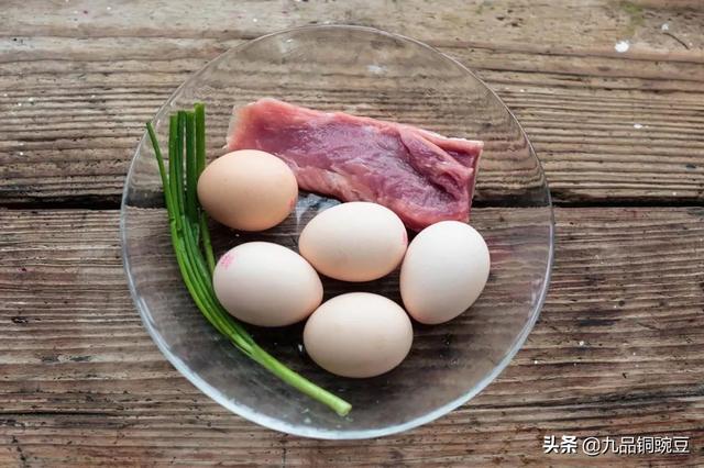 鸡蛋饼圈肉丝是什么菜，鸡蛋肉丝炒饼