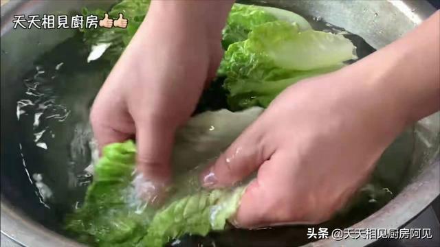 生菜和什么一起吃好，鸡蛋和生菜