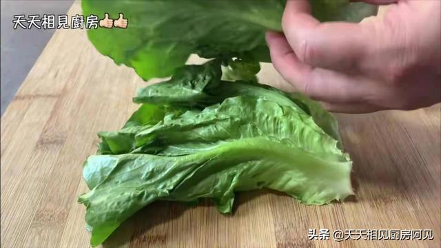 生菜和什么一起吃好，鸡蛋和生菜