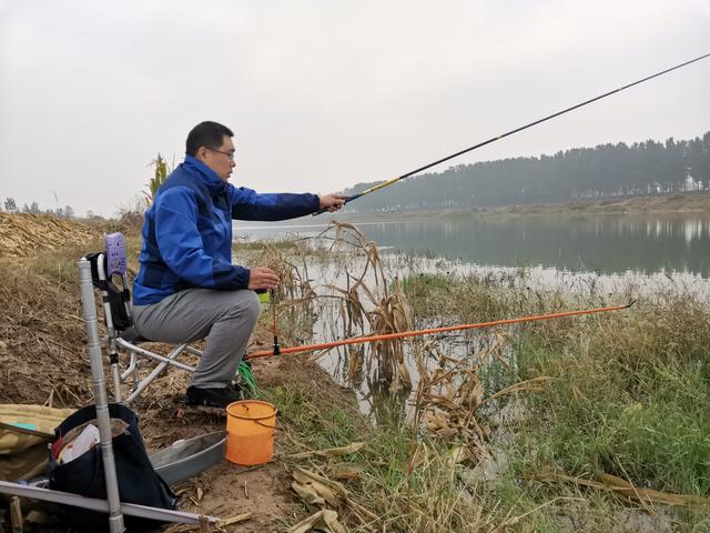 在水中种蒜用什么穿起来，在水中种蒜的方法