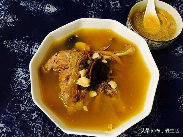 鹅肉和什么炖好吃，鹅肉和什么炖好吃又有营养