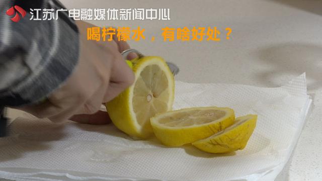 柃檬泡水有什么好处柠檬，柠檬泡水有什么用处