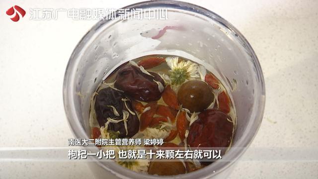 柃檬泡水有什么好处柠檬，柠檬泡水有什么用处