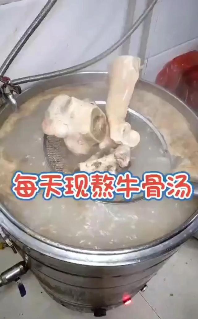 煮牛骨头放什么调料，牛骨汤怎么熬制更鲜更香窍门