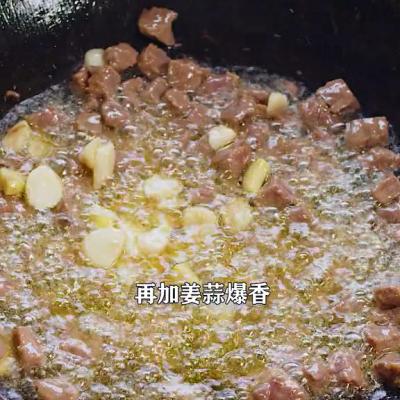 绿秋葵炒什么，牛肉炒秋葵的做法