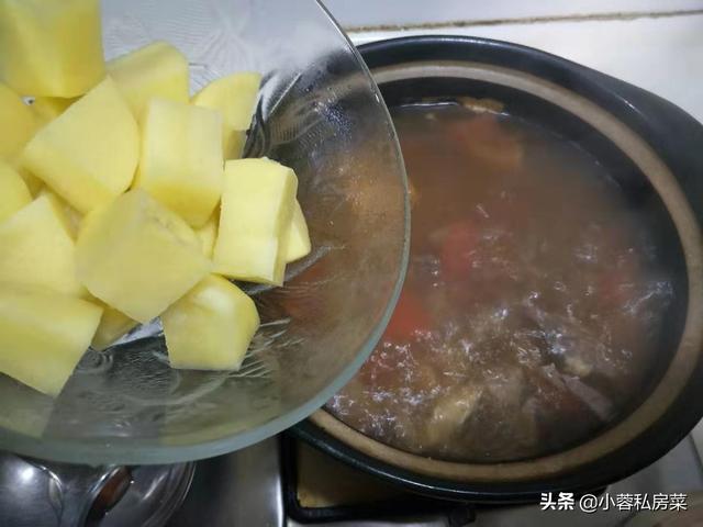 牛肉煮后为什么会变黄，牛肉煮熟发黄什么原因