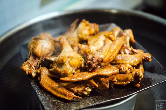 麦辣鸡翅外面一片片的是什么，麦辣鸡翅图片