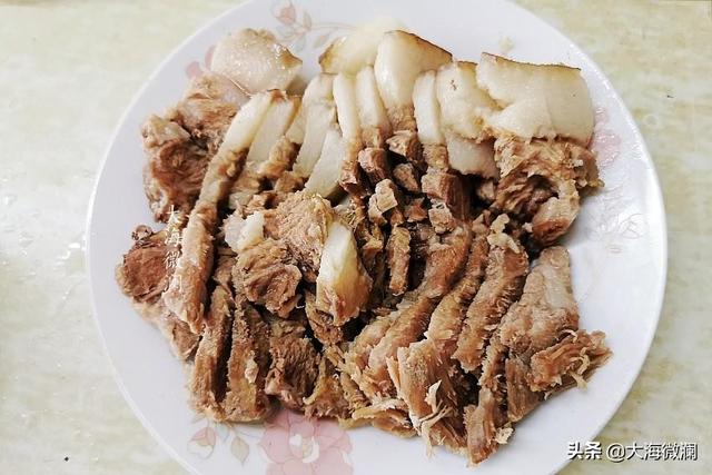 酸菜白肉锅配什么菜，酸菜白肉锅的做法大全