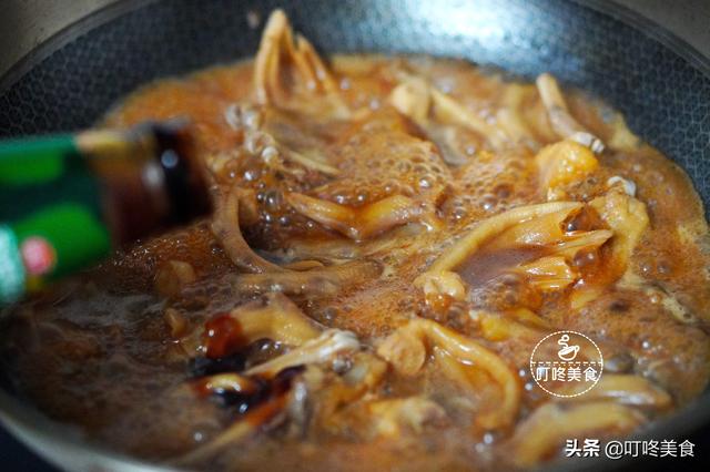 麻辣鸭爪什么时候下锅，鸭爪和鸡爪